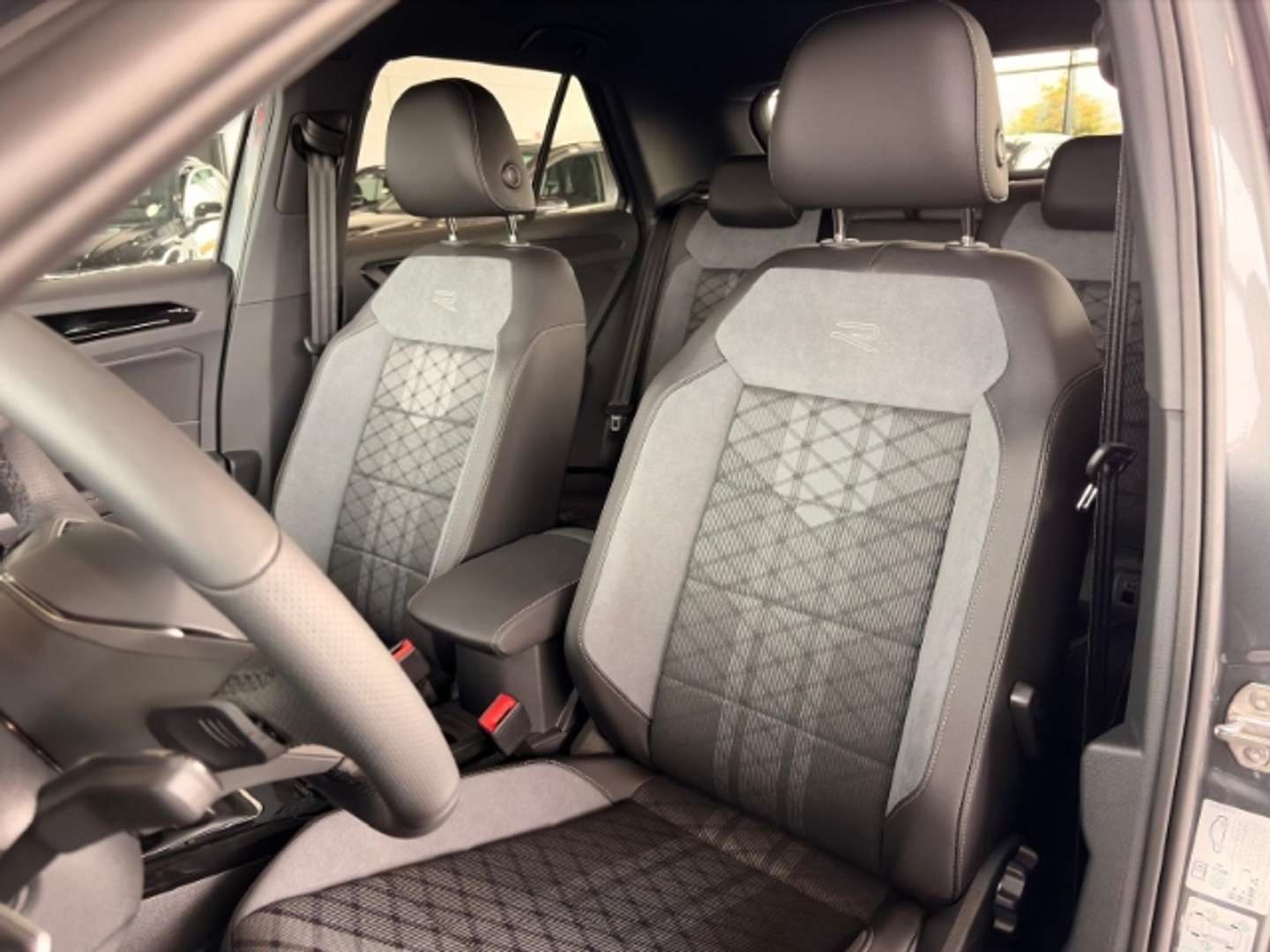 Volkswagen T-Roc R-Line - 2025 - Joinsteer - #12