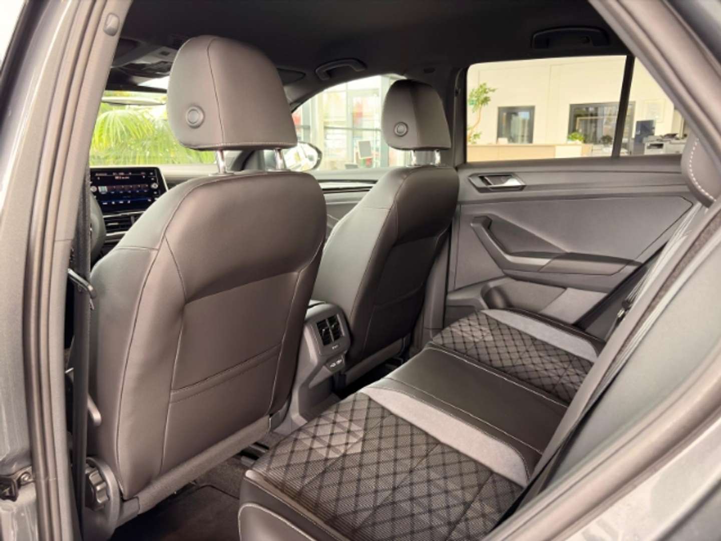 Volkswagen T-Roc R-Line - 2025 - Joinsteer - #13