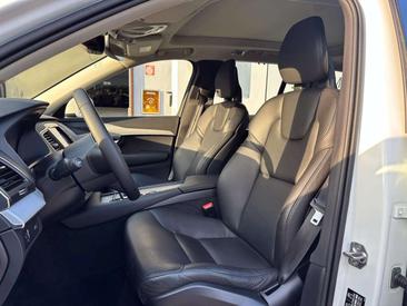 Volvo XC90 B5 Momentum — photo 8