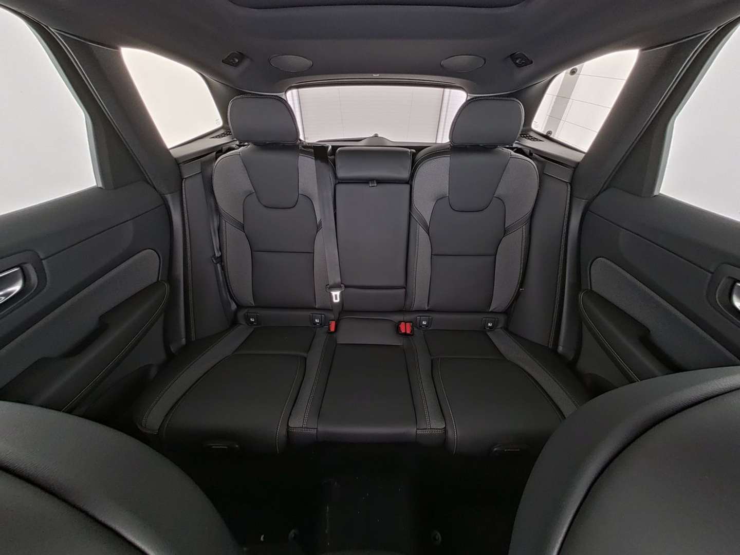 Volvo XC60 B5 Ultra Black Edition - 2025 - Joinsteer - #7