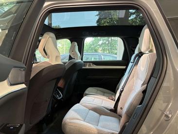 Volvo EX90 Twin Motor — photo 10