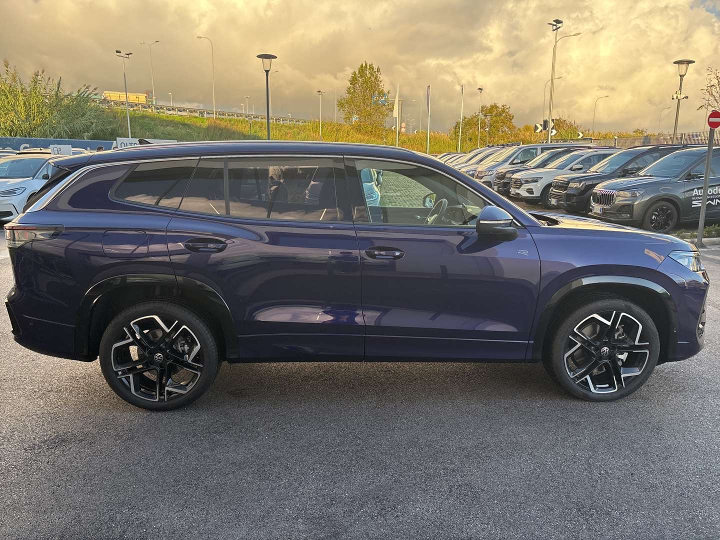 Volkswagen Tayron EHYBRID R-Line Plus - 2025 - Joinsteer - #4