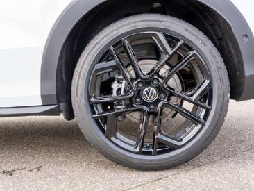 Volkswagen T-Roc R-Line — photo 16