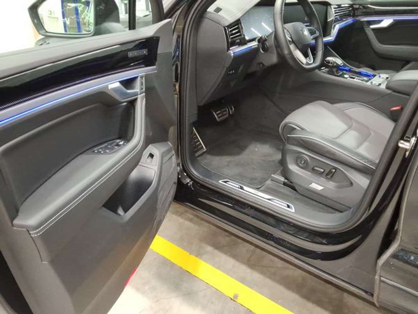 Volkswagen Touareg R-Line - 2025 - Joinsteer - #3