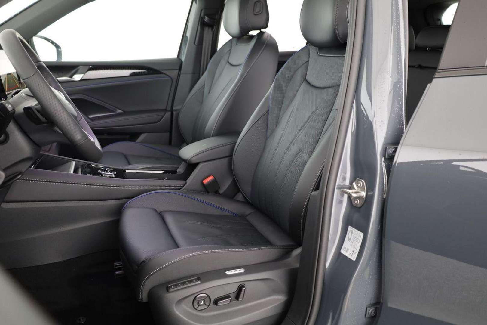 Volkswagen TIGUAN TDI 4Motion R-Line - 2025 - Joinsteer - #9