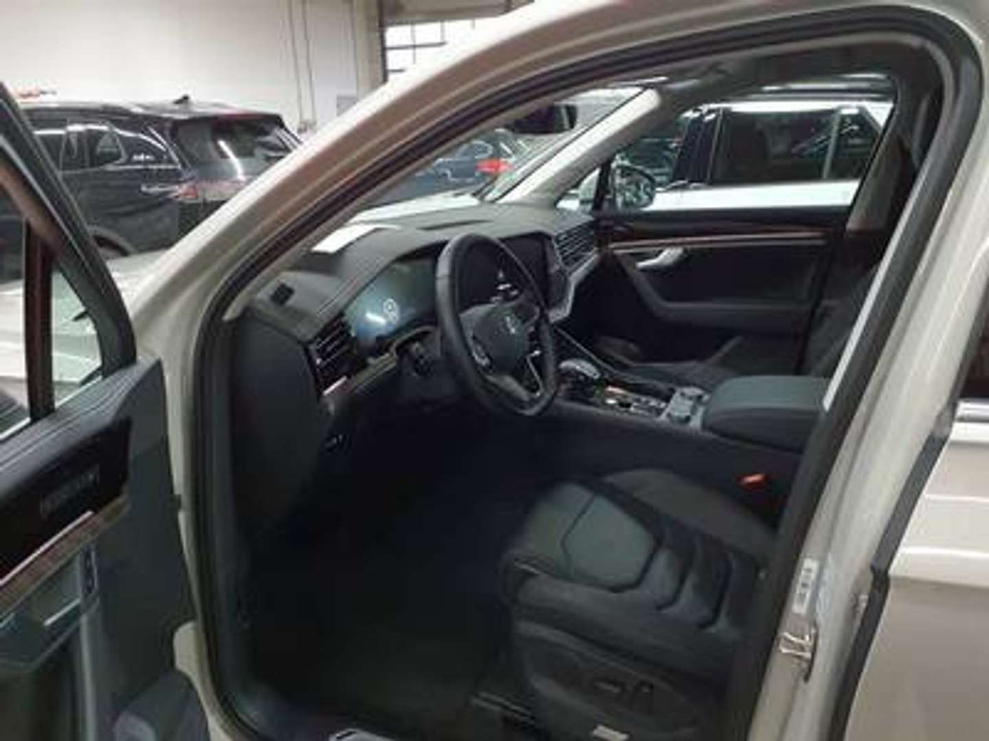 Volkswagen Touareg Elegance - 2025 - Joinsteer - #4