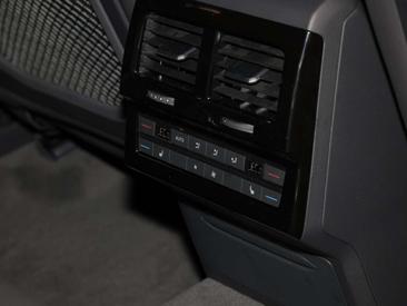 Volkswagen Touareg EHybrid R — photo 11