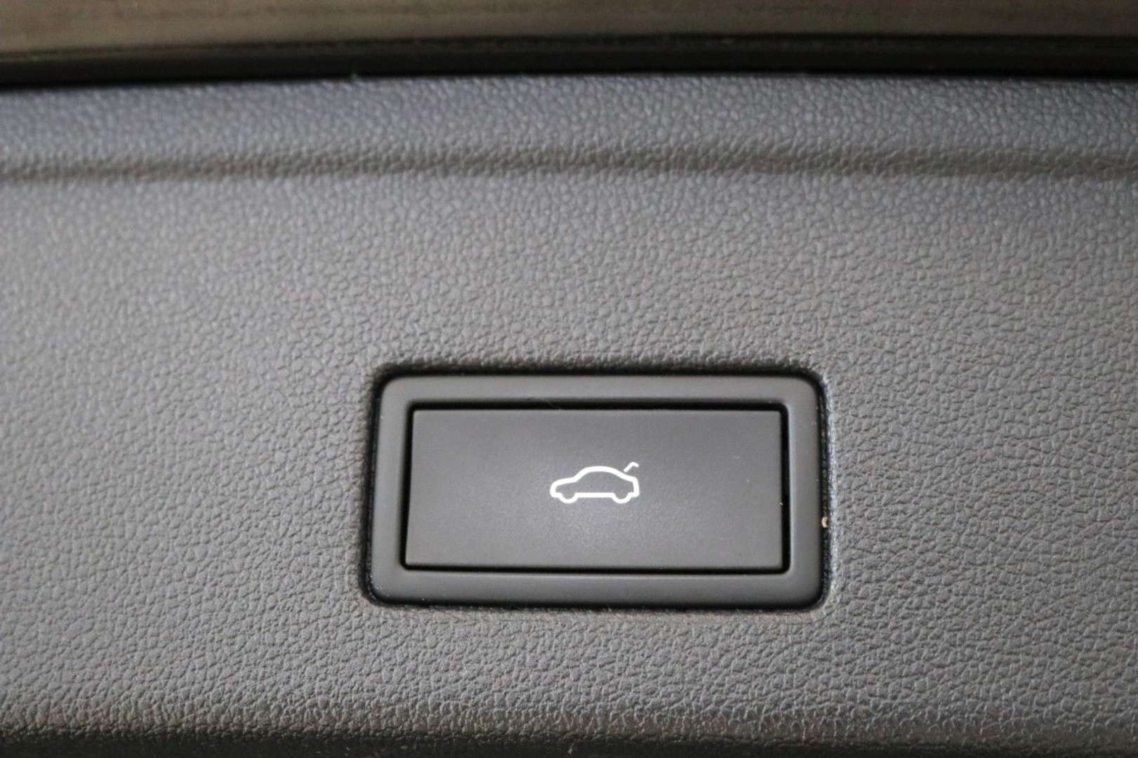 Volkswagen Touareg R-Line - 2023 - Joinsteer - #4