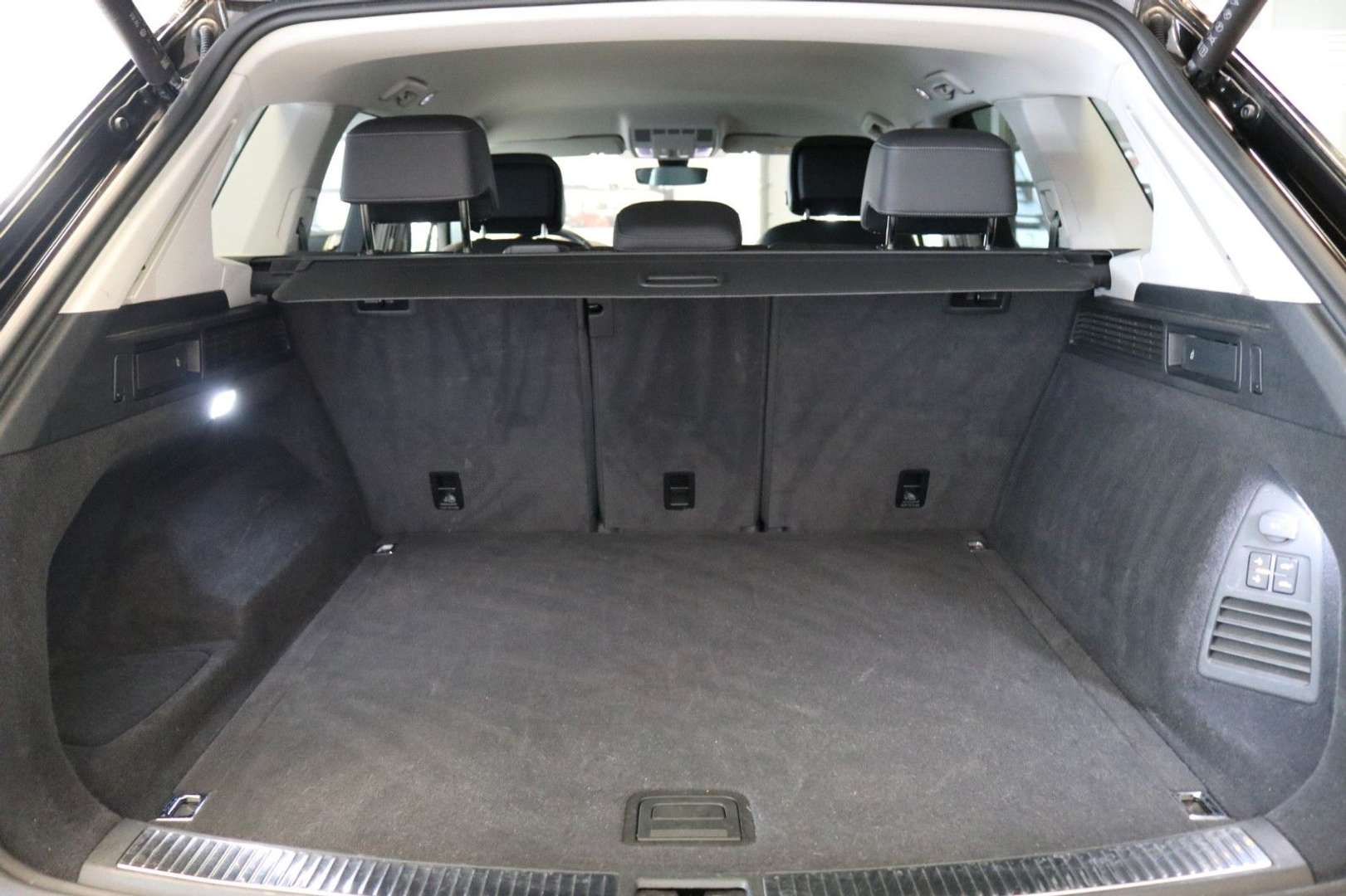 Volkswagen Touareg R-Line - 2023 - Joinsteer - #5