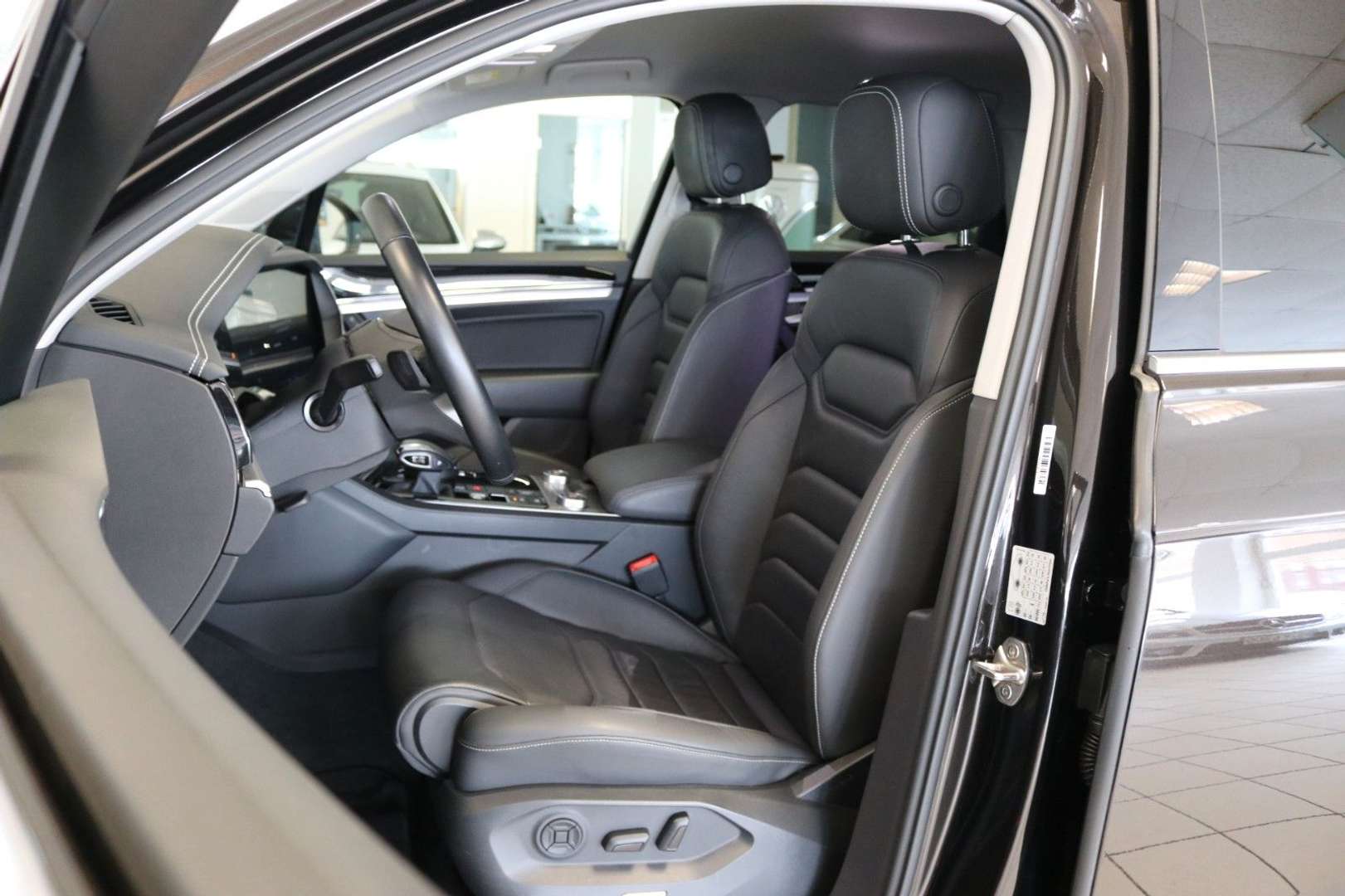 Volkswagen Touareg R-Line - 2023 - Joinsteer - #15