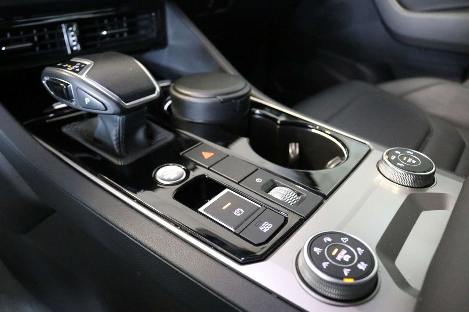 Volkswagen Touareg R-Line - 2023 - Joinsteer - #19