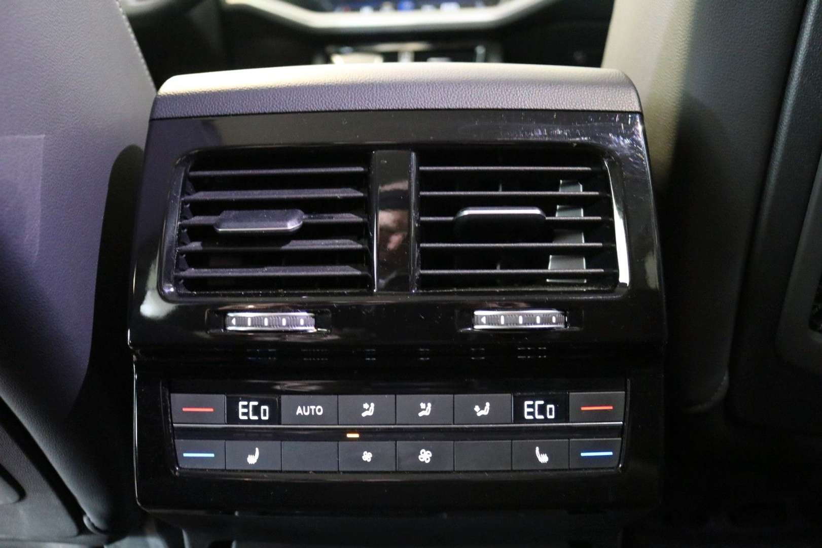 Volkswagen Touareg R-Line - 2023 - Joinsteer - #30