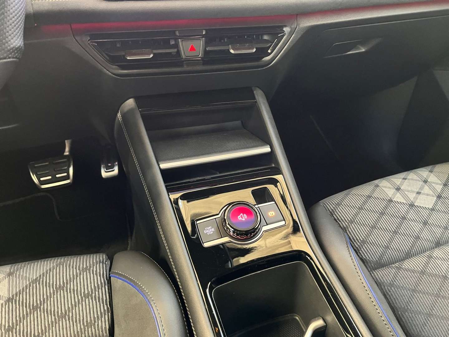 Volkswagen T-CROSS R-Line 4Motion - 2025 - Joinsteer - #8