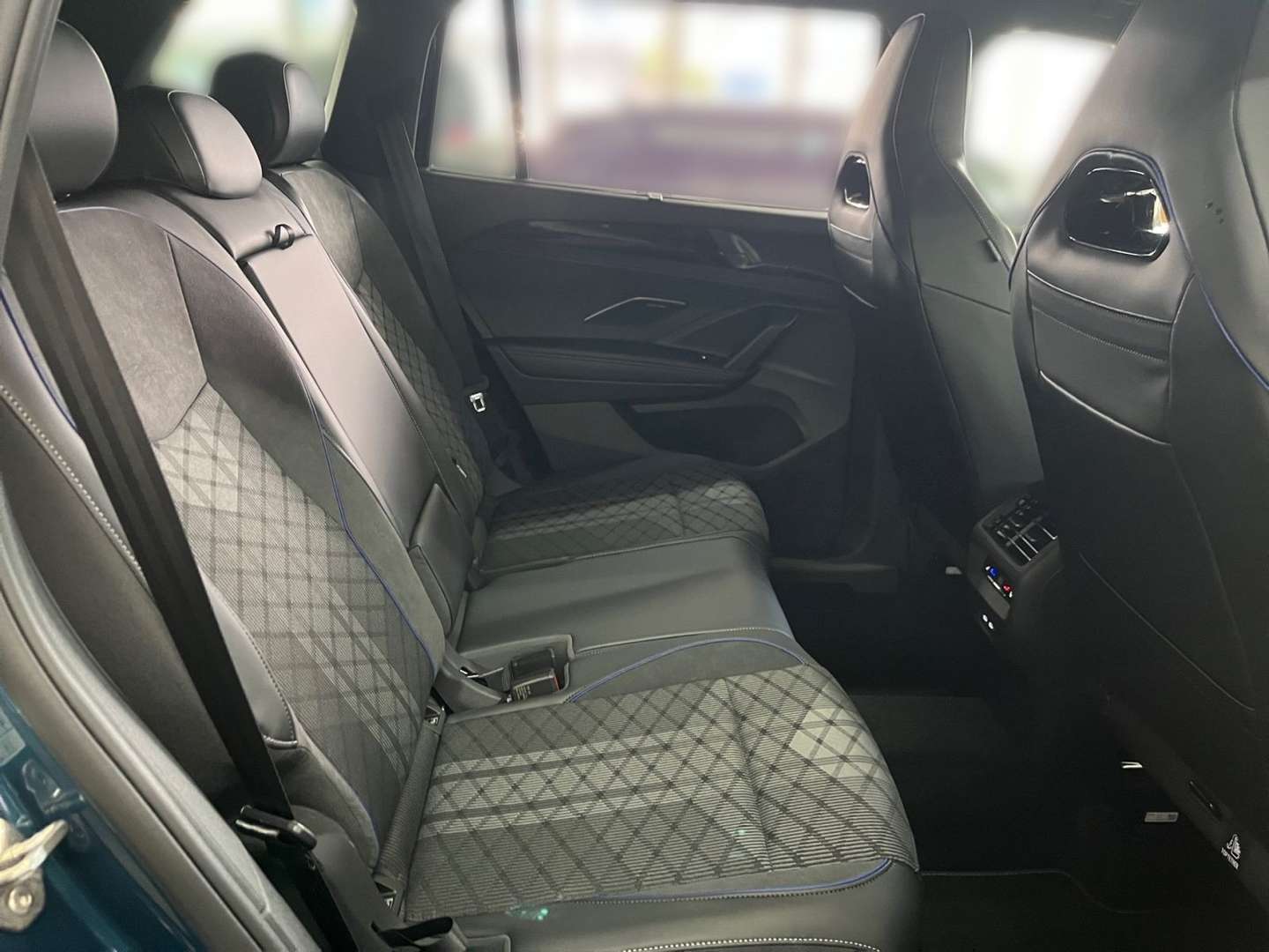 Volkswagen T-CROSS R-Line 4Motion - 2025 - Joinsteer - #13