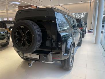 Land Rover Defender 110 D250 Hard Top X-Dynamic SE — photo 3