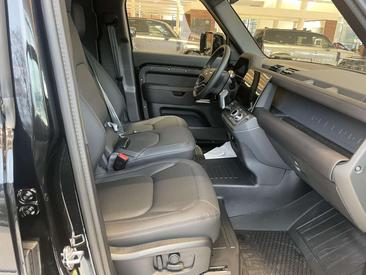 Land Rover Defender 110 D250 Hard Top X-Dynamic SE — photo 7