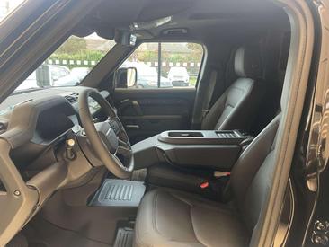 Land Rover Defender 110 D250 Hard Top X-Dynamic SE — photo 9