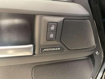 Land Rover Defender 110 D250 Hard Top X-Dynamic SE — photo 12