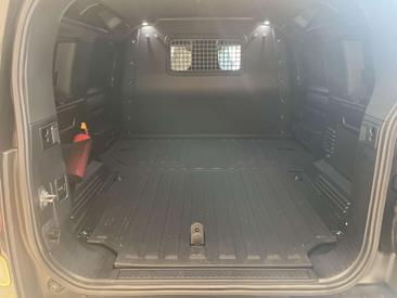 Land Rover Defender 110 D250 Hard Top X-Dynamic SE — photo 14