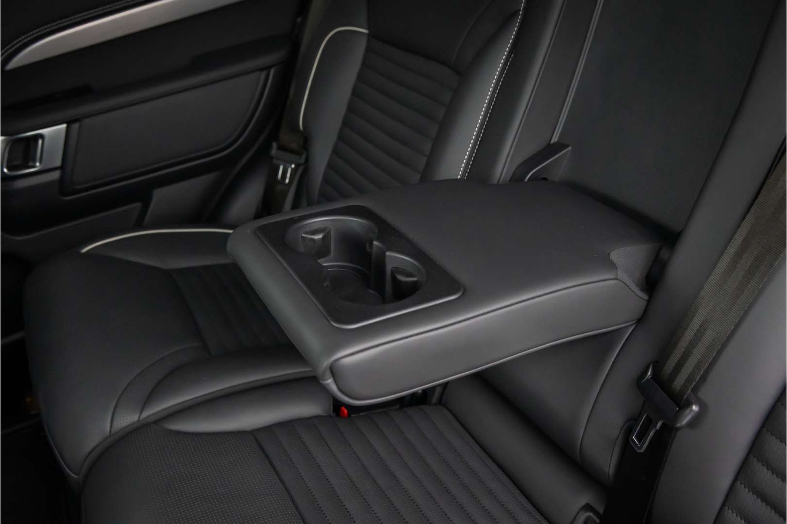 Land Rover Discovery Dynamic SE 7p. Black Pack D300 - 2022 - Joinsteer - #32