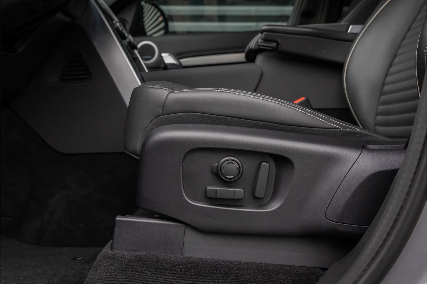 Land Rover Discovery Dynamic SE 7p. Black Pack D300 - 2022 - Joinsteer - #35