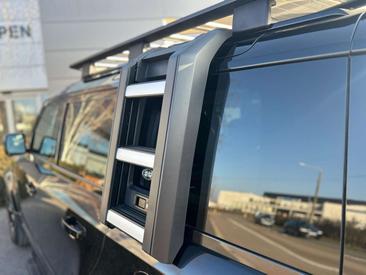 Land Rover Defender 110 P400e SE — photo 6