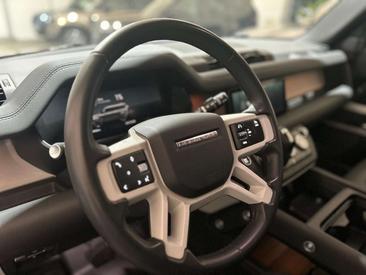 Land Rover Defender 110 P400e SE — photo 9