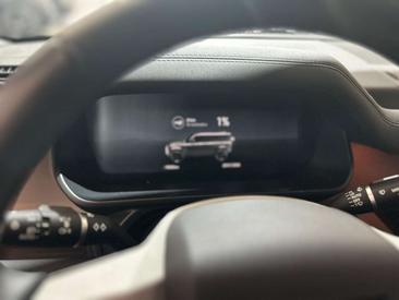 Land Rover Defender 110 P400e SE — photo 10