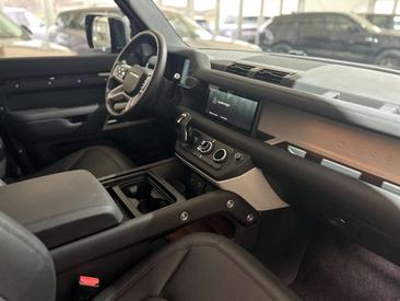 Land Rover Defender 110 P400e SE — photo 15