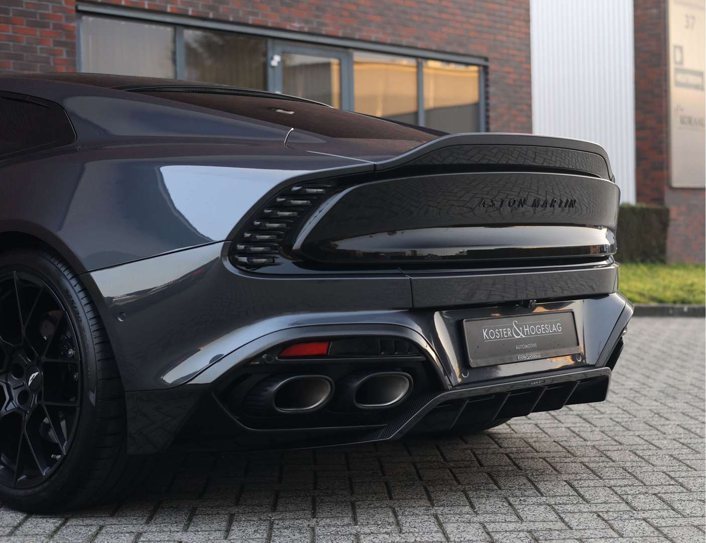 Aston Martin Vanquish Coupé 5.2 V12 Q Epsilon Black - 2024 - Joinsteer - #10