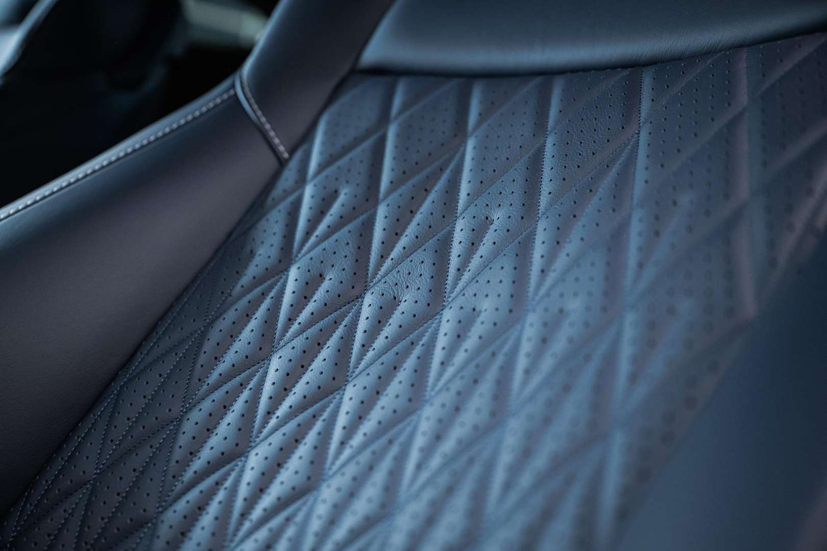 Aston Martin DB12 Coupé - 2026 - Joinsteer - #36