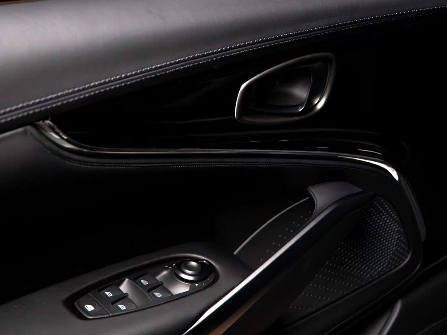 Aston Martin DBX DBX S - 2025 - Joinsteer - #21