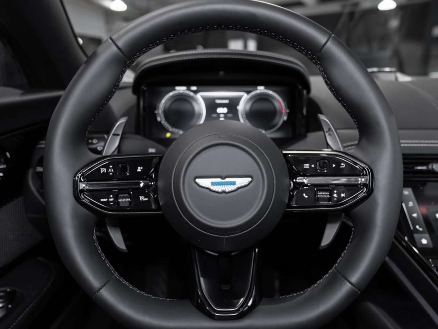 Aston Martin DB12 Coupé AUT - 2025 - Joinsteer - #9