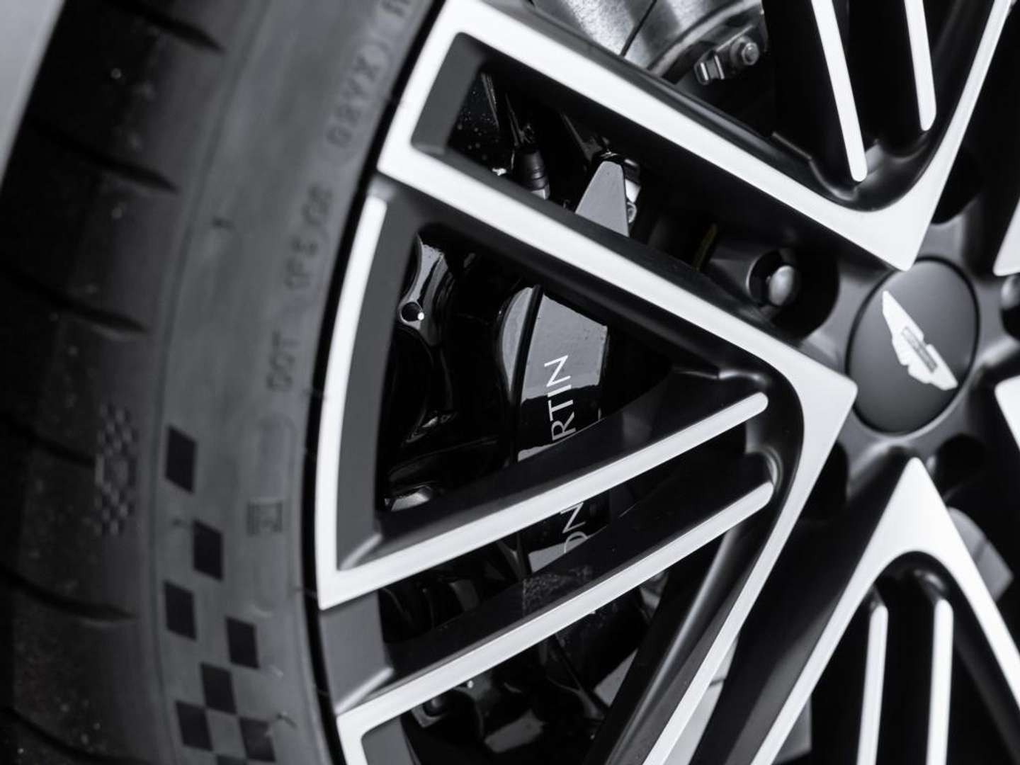 Aston Martin DB12 Coupé AUT - 2025 - Joinsteer - #13