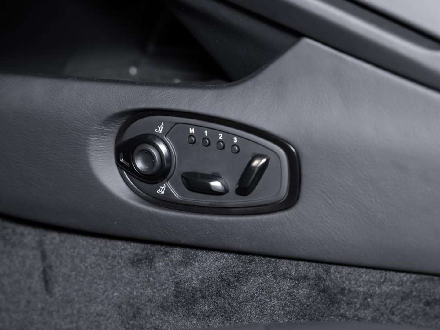 Aston Martin DB12 Coupé AUT - 2025 - Joinsteer - #16