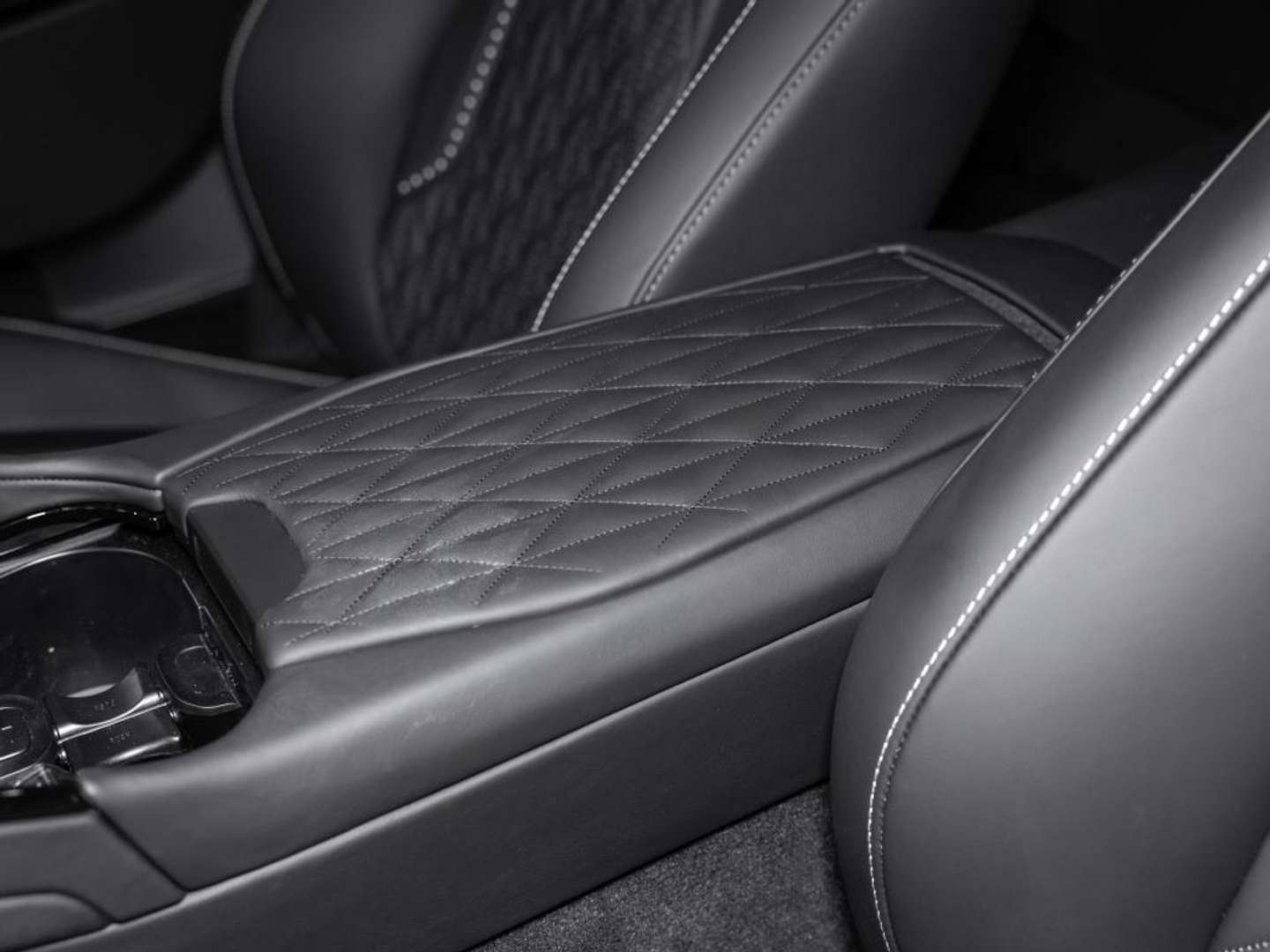 Aston Martin DB12 Coupé AUT - 2025 - Joinsteer - #22