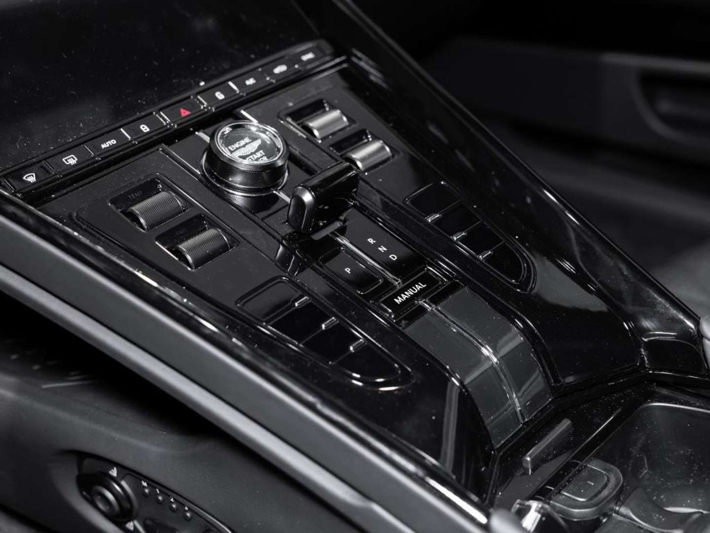 Aston Martin DB12 Coupé AUT - 2025 - Joinsteer - #23