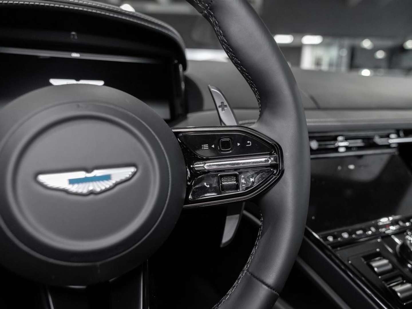 Aston Martin DB12 Coupé AUT - 2025 - Joinsteer - #25