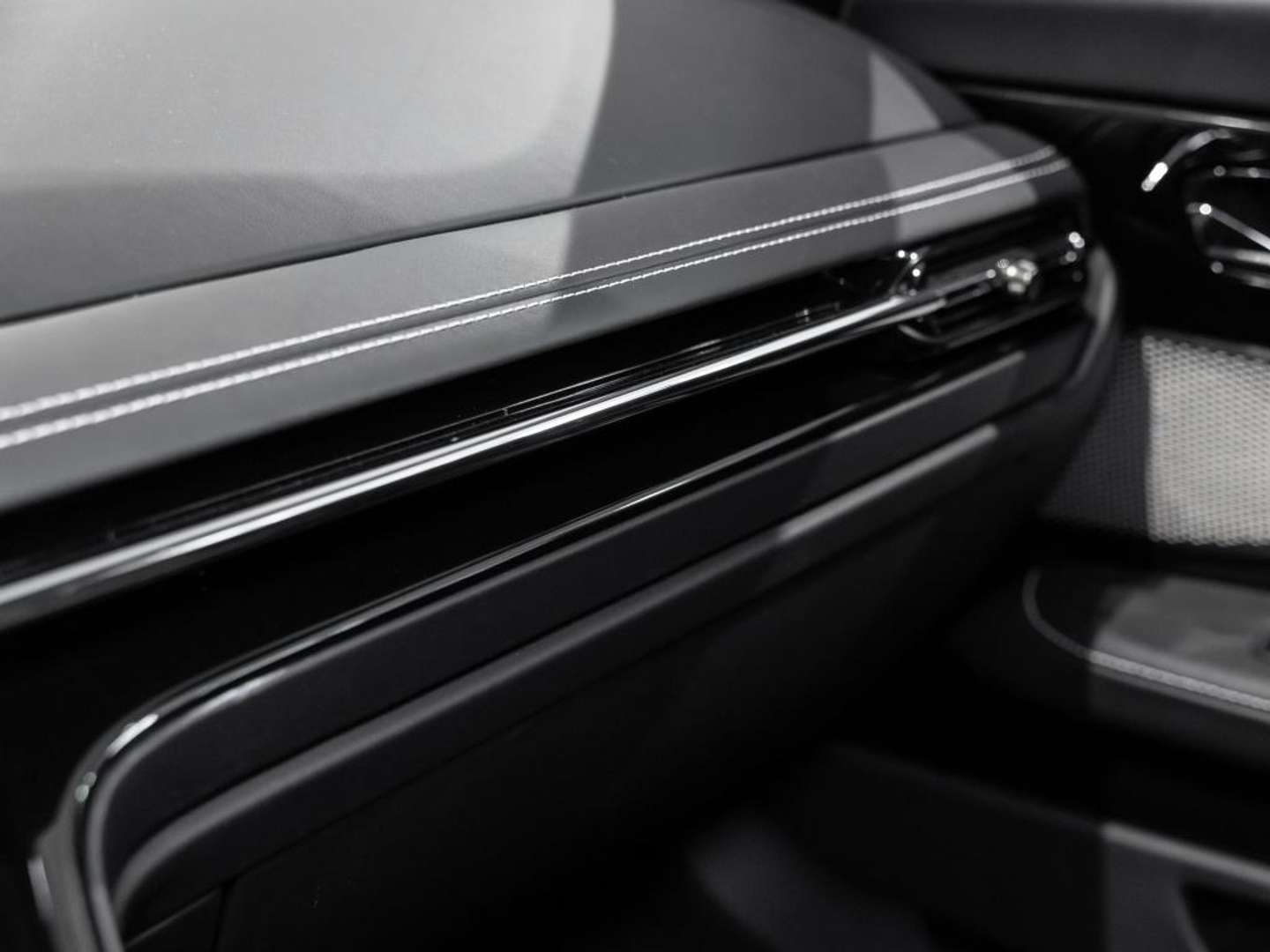 Aston Martin DB12 Coupé AUT - 2025 - Joinsteer - #27