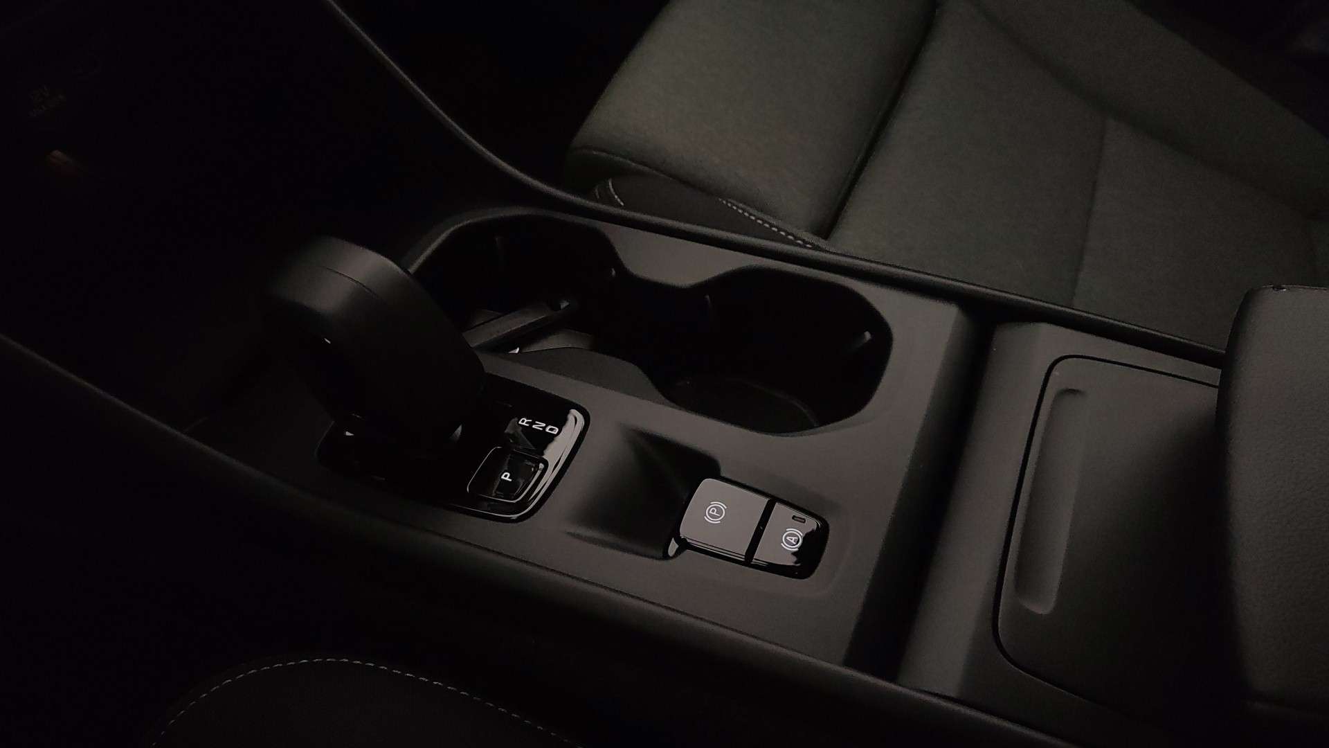 Volvo XC40 B3 Core - 2025 - Joinsteer - #8