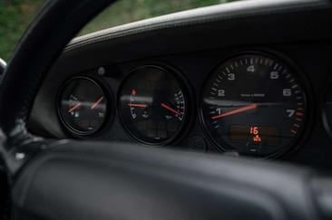 Porsche 964 Carrera 2 — photo 12