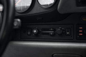 Porsche 964 Carrera 2 — photo 14
