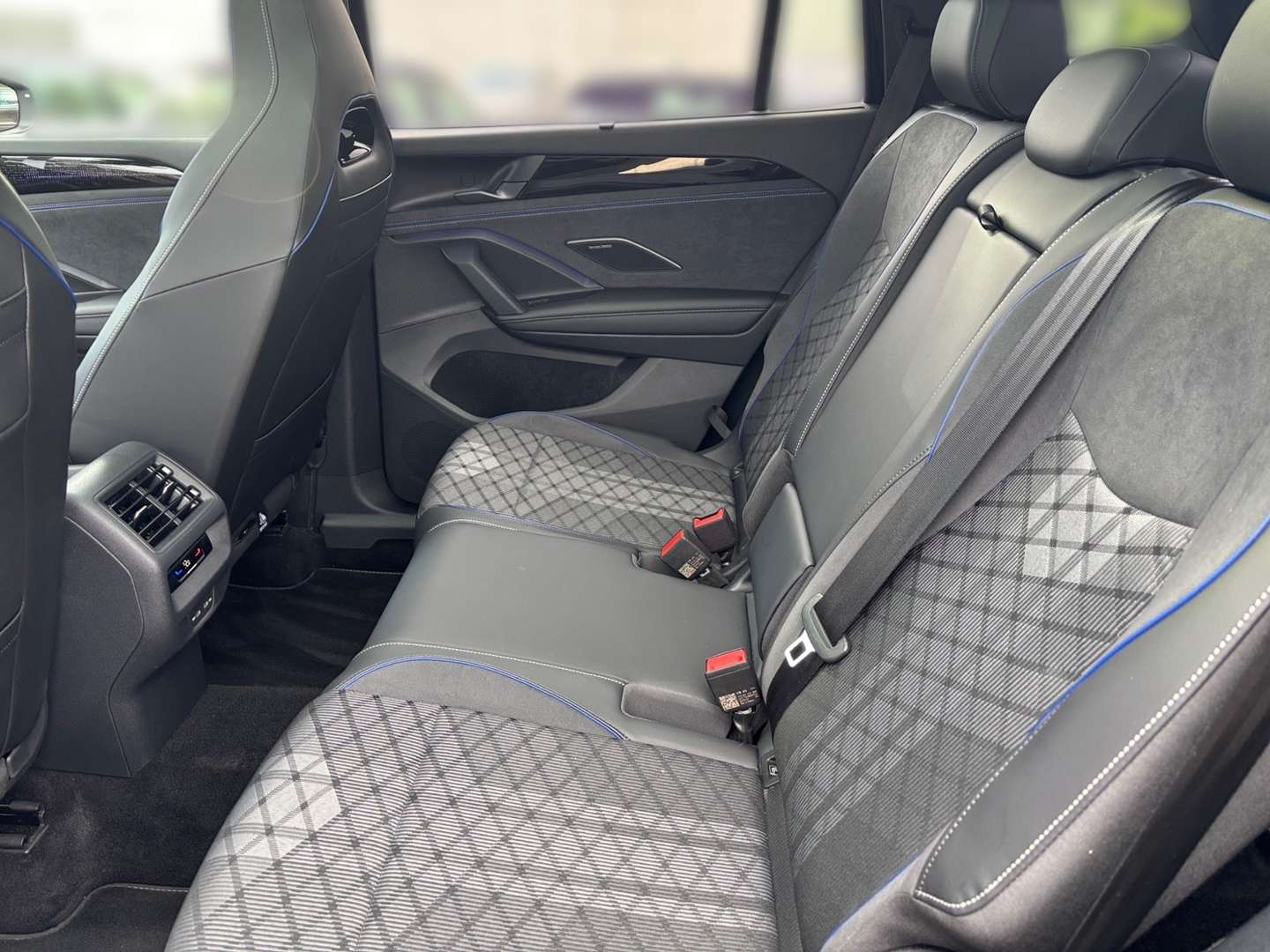 Volkswagen T-CROSS R-Line - 2025 - Joinsteer - #13
