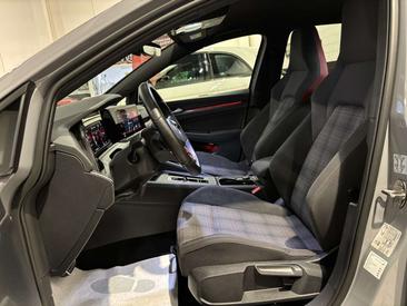 Volkswagen Golf GTI — photo 12