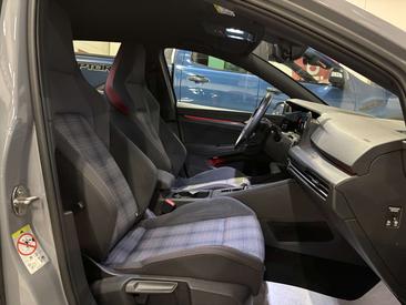 Volkswagen Golf GTI — photo 13