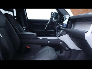 Land Rover Defender 110 D200 X-Dynamic SE AWD Auto — photo 10