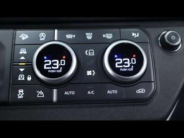 Land Rover Defender 110 D200 X-Dynamic SE AWD Auto — photo 18