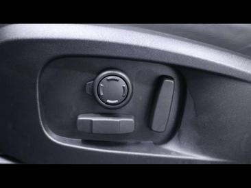 Land Rover Defender 110 D200 X-Dynamic SE AWD Auto — photo 24