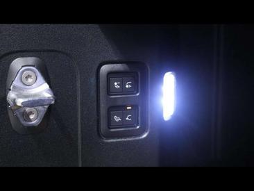 Land Rover Defender 110 D200 X-Dynamic SE AWD Auto — photo 28