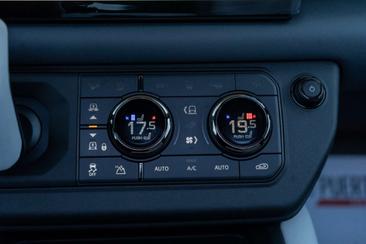 Land Rover Defender 110 Octa Black AWD Aut. 4.4 V8 MHEV — photo 13